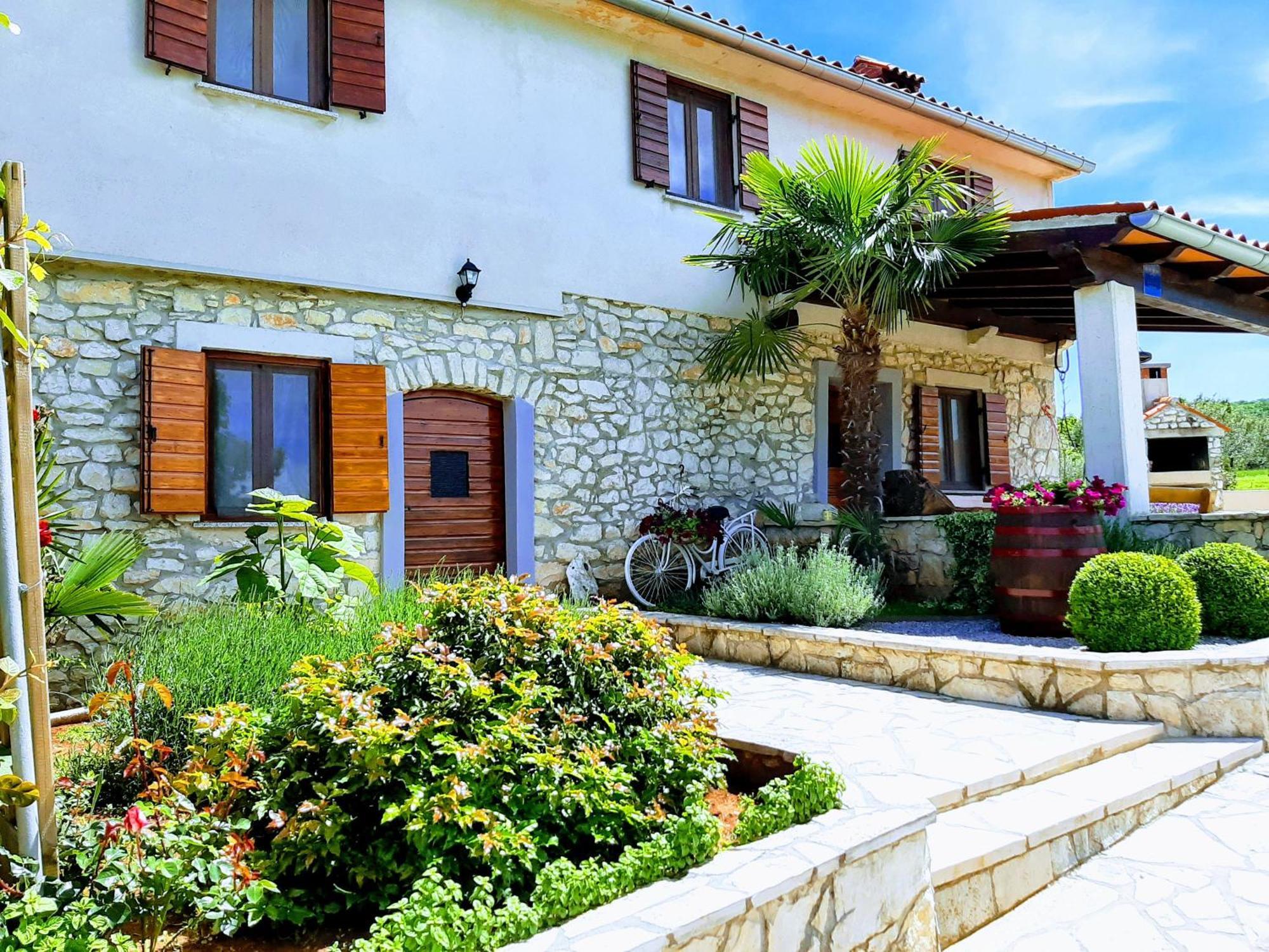 Casa Ivanovac With Pool And Large Front Yard Rasa Exterior photo